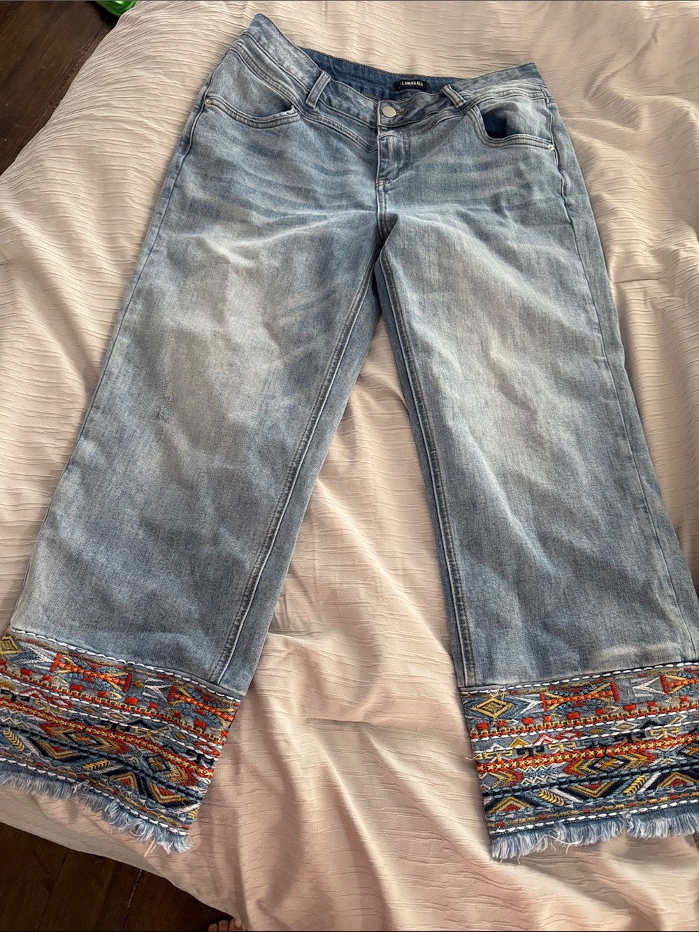Embroidered Hem Light Wash Cropped Jeans